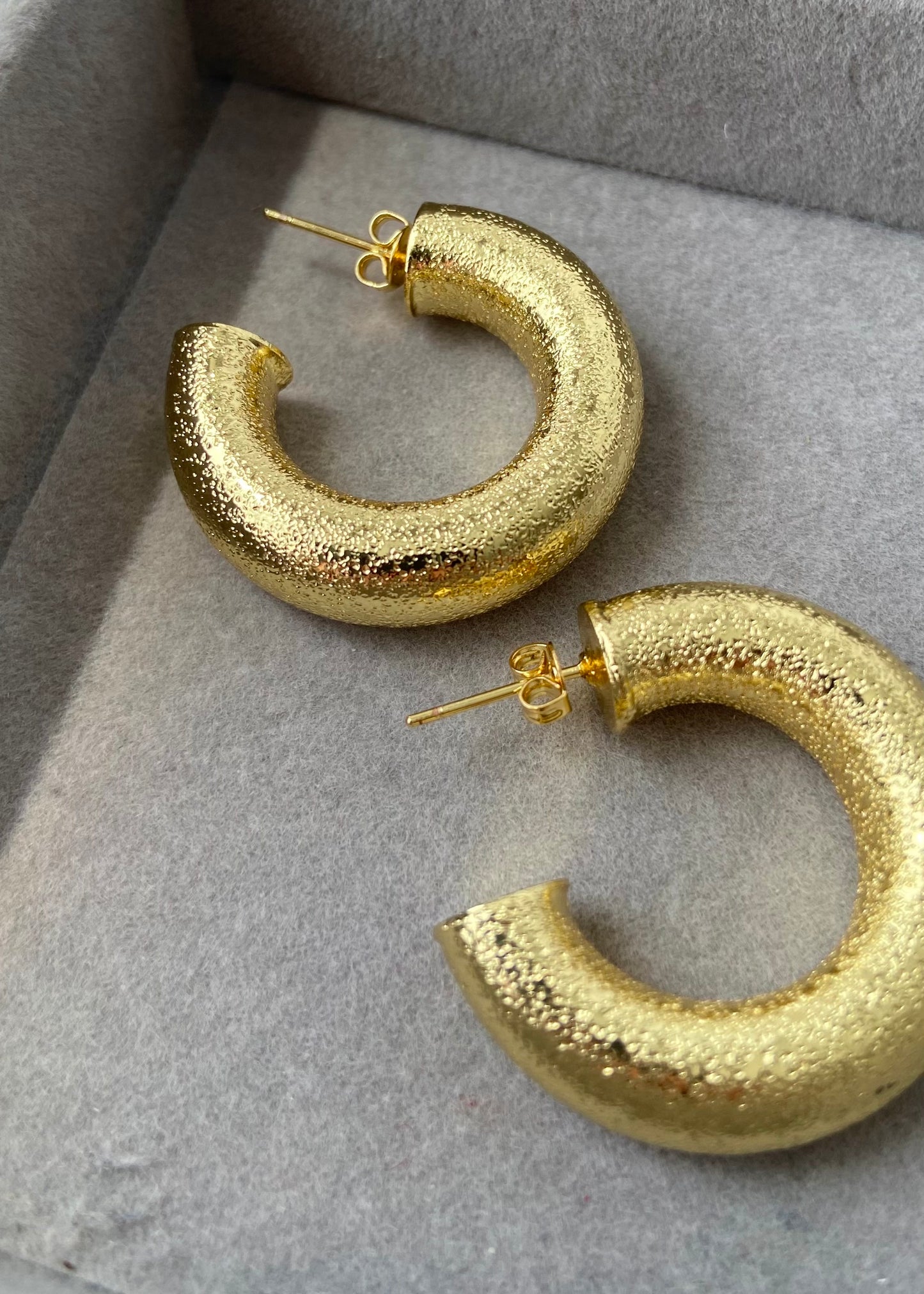 Argollas Textured Gold